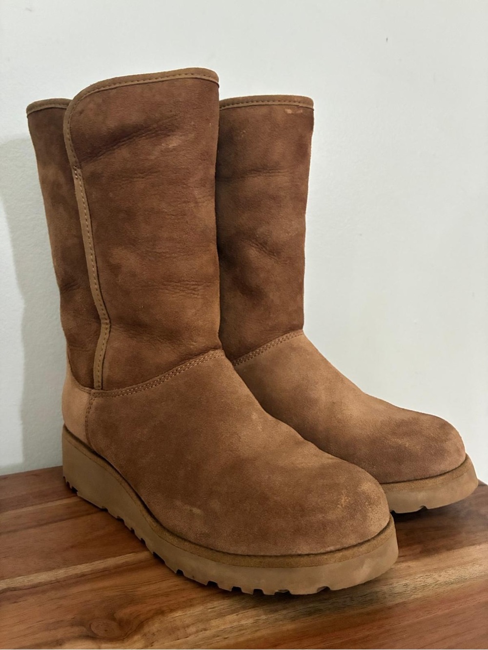 UGG Amie Classic Slim Boots Women’s 7 Chestnut Suede Shearling Wedge 1013428